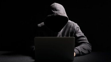 Haker zbudował sobie zespół. Nie płacił pensji, bo wszyscy byli agentami AI