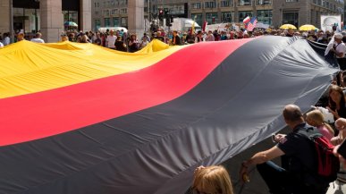 Kanclerz Niemiec chce końca anonimowości w internecie. „Chcę wiedzieć, kto mówi”