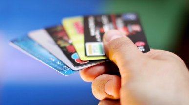 Kradzione karty płatnicze to świetny biznes dla oszustów. Polska w niechlubnej czołówce