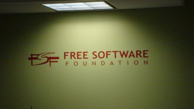 Ktoś przelał prawie milion dla Fundacji Wolnego Oprogramowania. Rozwijają Project GNU