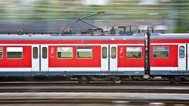 Łódzka Kolej próbuje mówić językiem graczy. Na stronie rekrutacyjnej wraca stary beton