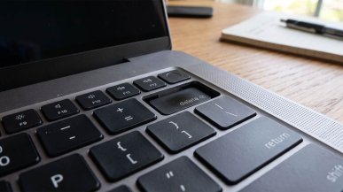 MacBook Pro z M5 Max topi klawisze? Użytkownik alarmuje o nietypowej awarii