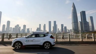 Masowa awaria autonomicznych taksówek. Ponad 100 aut zablokowało ulice