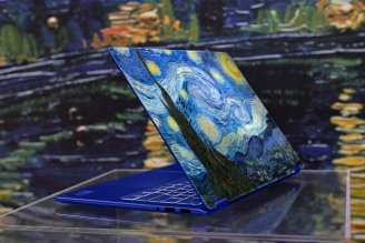 MSI stworzyło laptopa, który wygląda jak obraz van Gogha. Kosztuje niemal 10 tys.