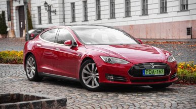 Nie ma nic gorszego niż używana Tesla. Samochody Muska szorują po dnie