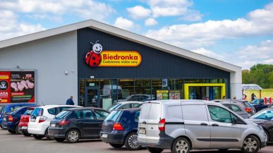 Parkujesz pod Biedronką? Sklep zna Twoje dane i automatycznie wystawi mandat