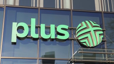 Plus dopieszcza klientów. Tańsze smartfony i tysiak do wypłacenia z bankomatu