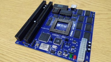 Polak sam zbudował płytę główną Intel 486. Zaczął od zera