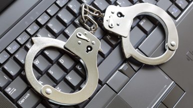Policja bierze się za rozmowy w sieci. Kontrola wieku to dopiero początek