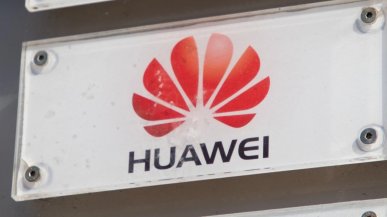 Policja pod siedzibą Huawei, szef firmy nieuchwytny. Plotki zalewają internet