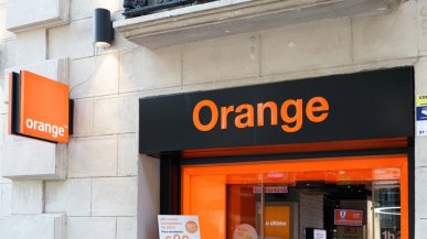 Pracownicy Orange mają dość. AI śledzi ich ruchy i ocenia rozmowy