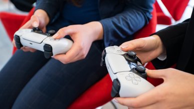 Xbox Series X uruchamia gry z PS5. Wojna konsol właśnie zrobiła się dziwniejsza