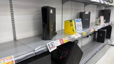 Puste półki w Japonii. Sklepy proszą klientów o stare komputery