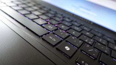 RTX 5090 dostał 185 W. Chłodzenie Asusa zawyło na 6800 obr./min