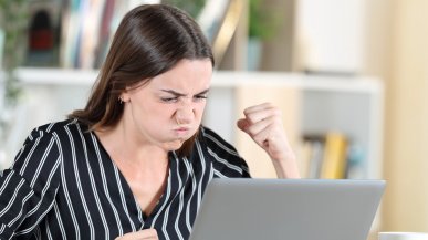 Sztuczna inteligencja Reddita rekordowo szybko reaguje na hejt. Tysiące postów dziennie do kosza