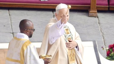 Sztuczna inteligencja w sercu Kościoła. Watykan wdraża tłumaczenia AI na żywo