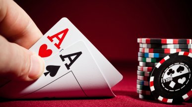 Sztuczna inteligencja zagrała w pokera. Jak boty radzą sobie z blefowaniem i ryzykiem?