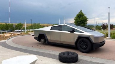 Tesla osiągnęła nowy poziom absurdu. Cybertruck może zgubić koła podczas jazdy