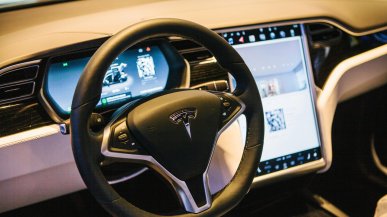 Tesla ukrywa ważną funkcję za paywallem
