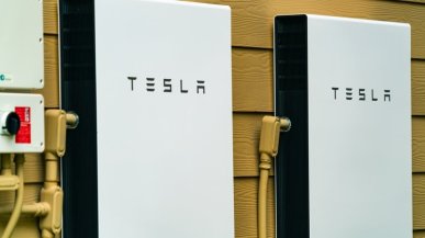 Tesla wiedziała o wadach Powerwalli. Kilka domów już się paliło