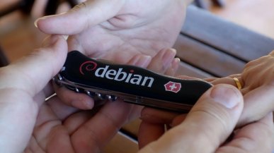 Torvalds kontra Debian: spór o sztuczną inteligencję w Linuksie. Będzie zakaz AI?