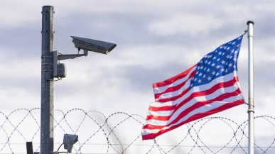 Trump zmusił Apple do usunięcia aplikacji chroniącej migrantów