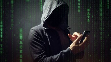 Twój telefon widzi i słyszy wszystko - i może to przekazywać hakerom. Nowy spyware na iOS i Android