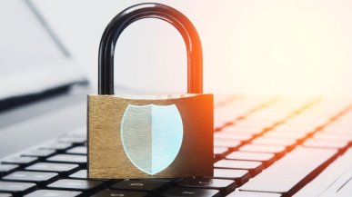 Większość aplikacji VPN w USA ma trackery. Te usługi miały chronić, a podglądają