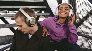 Wygoda priorytetem. Zabierz na wycieczkę słuchawki. Najlepiej takie, które grają 100 godzin