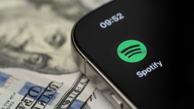 Zarobił 8 mln dolarów na botach streamujących muzykę AI ze Spotify. Kto na tym stracił?