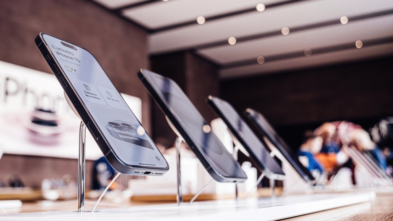 Rynek telefonów w 2025 roku w zastoju. Producenci ostrożni, konsumenci czekają