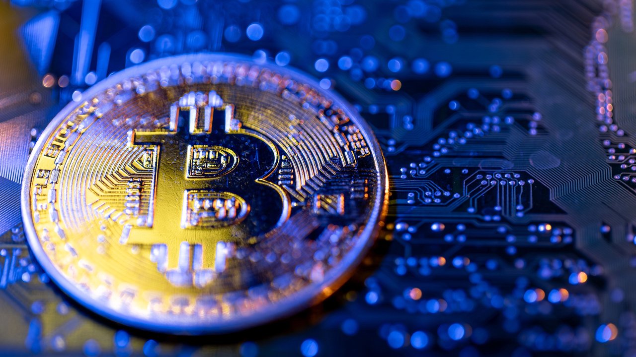 Kopalnie kryptowalut pożerały 50% energii elektrycznej. Rząd ma tego dosyć