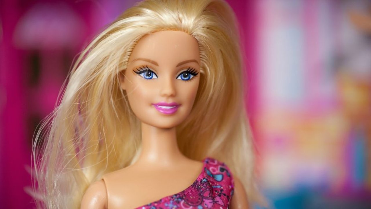 Interaktywne lalki Barbie z obslugą ChatGPT? Nadchodzi niepokojąca era zabawek
