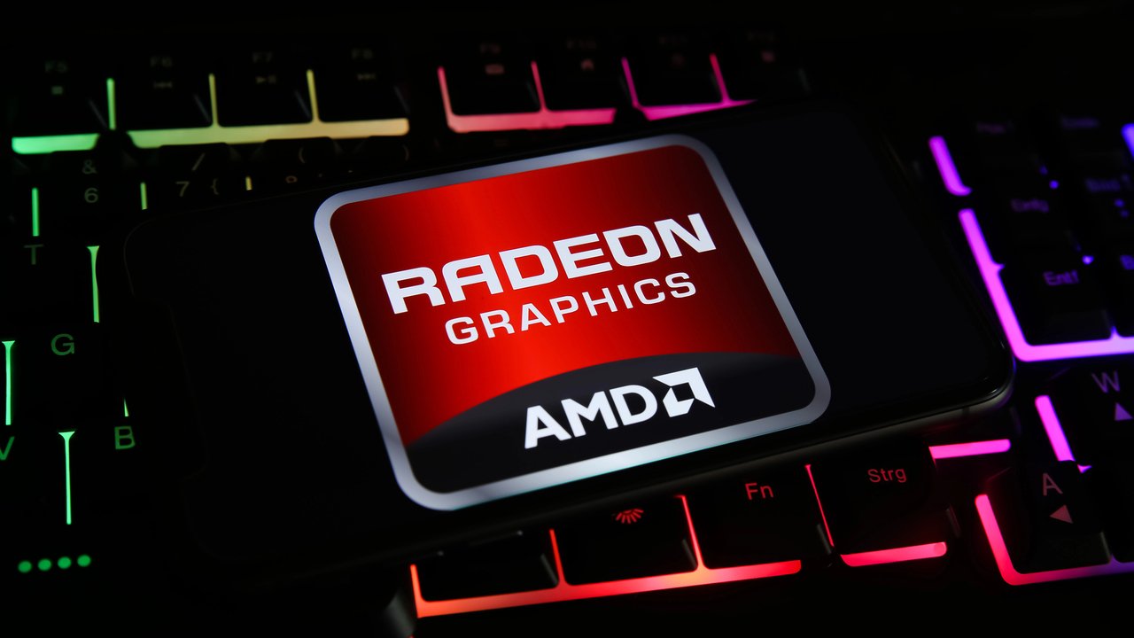 FSR 4 działa na kartach Radeon RX 7000. Jak wypada w grach?