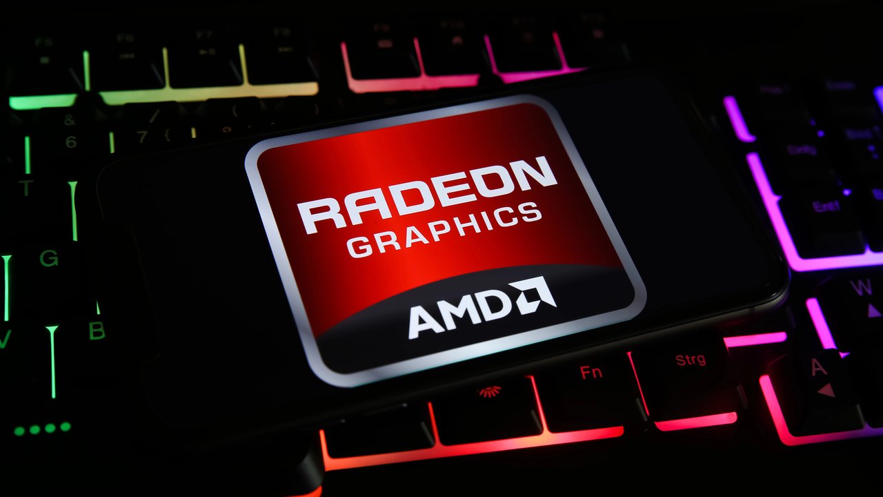 AMD przebija konkurencję. Nowe Radeony z obsługą 8K/240 Hz i 10K/120 Hz