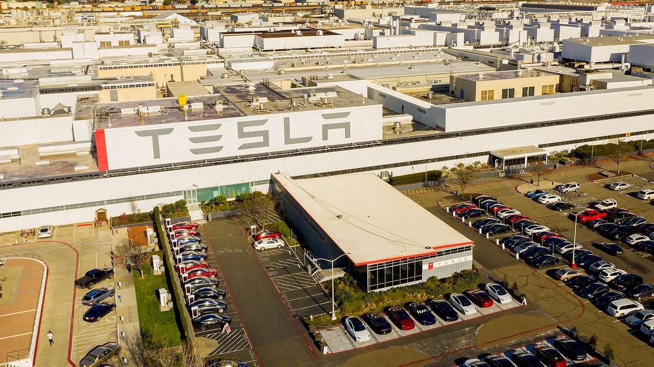 Miliardowa umowa Tesli z Chinami. Wybudują największy magazyn energii w całym kraju