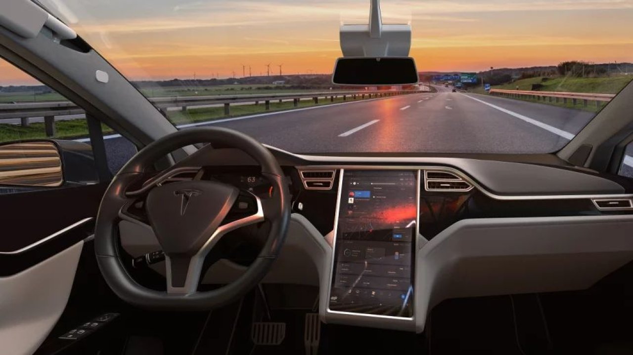 Elon Musk mydli oczy? Ekspert AI ujawnia: do autonomicznej jazdy jeszcze bardzo daleko