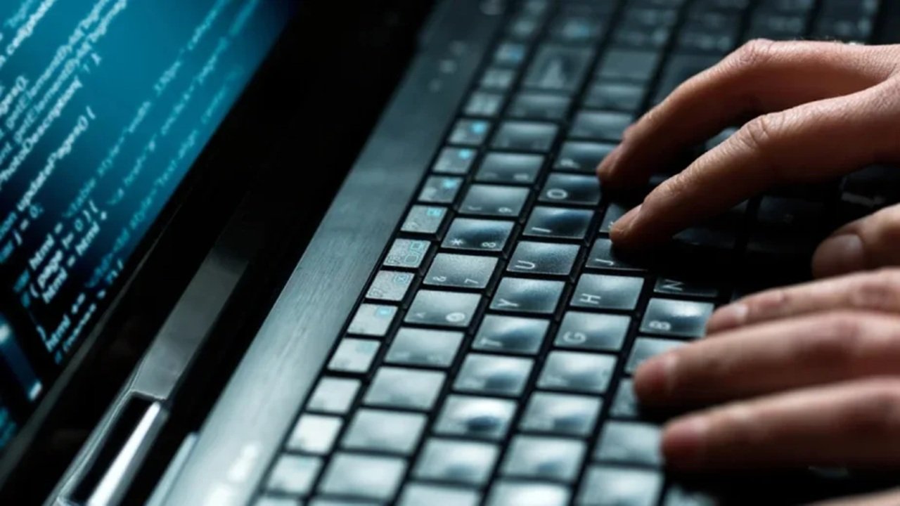 Absurd w Polsce. Fejkowe KNF na liście prawdziwego KNF, a i tak jest w sieci