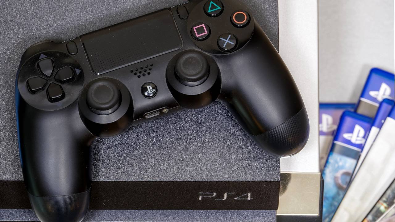 PS4 przez cały czas przynosi zyski. Konsola z 2013 roku generuje ogromną aktywność graczy