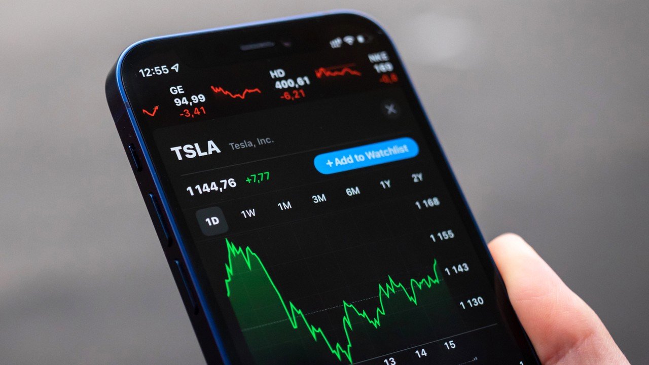 Kto inwestował w Teslę, dziś śmieje się z bankierów. Wyniki Muska po 15 latach na giełdzie