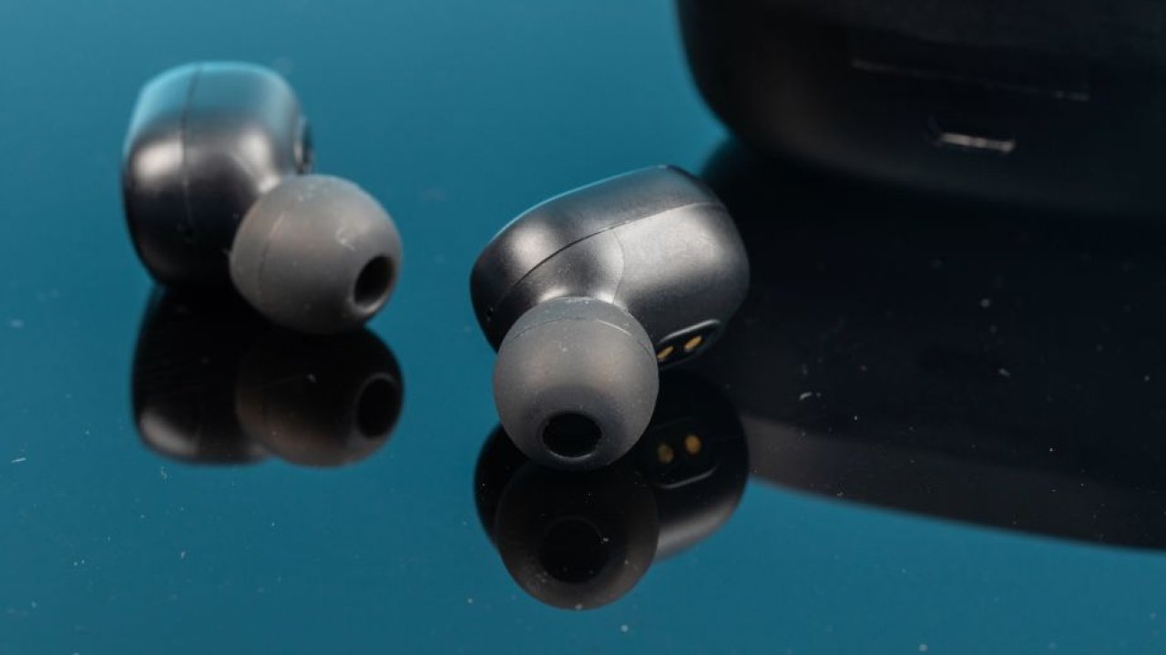 Słuchawki Sony, JBL, Marshall i innych działają jak podsłuch. Użytkownicy zagrożeni