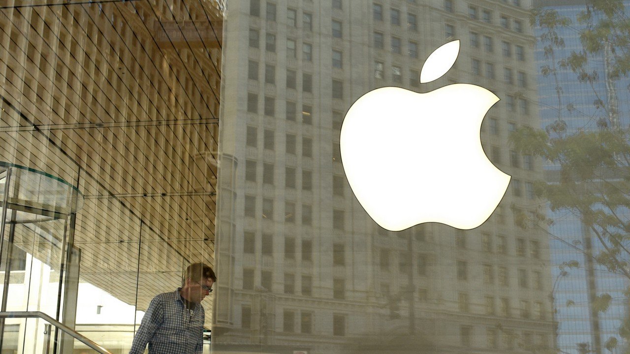 Apple znowu wstrzymuje powstawanie swojego składaka. Ile jeszcze mamy czekać?