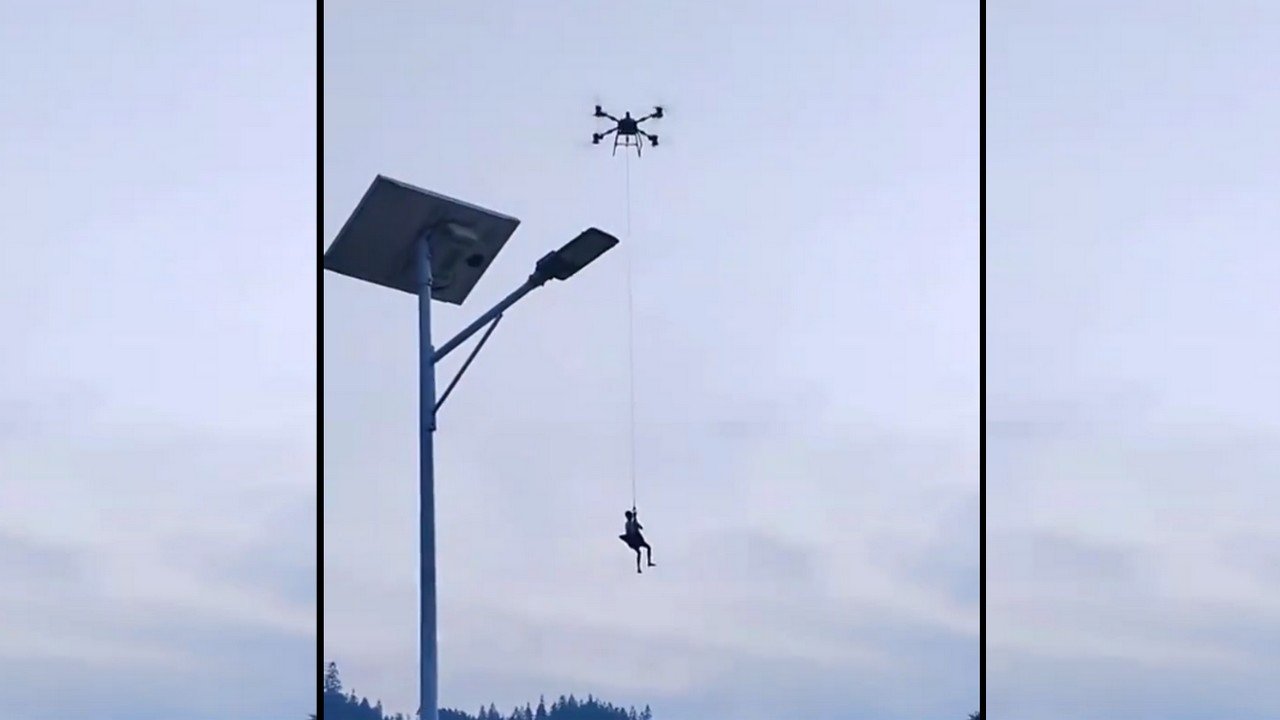 Potężnym dronem uratował sąsiada przed powodzią. Filmowe sceny w Chinach