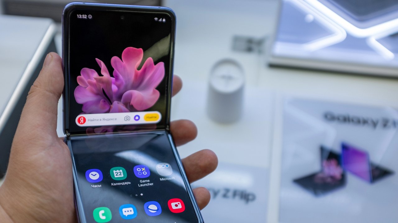Galaxy Z Flip7 przyłapany na nagraniu. Tak prezentuje się składany telefon Samsunga