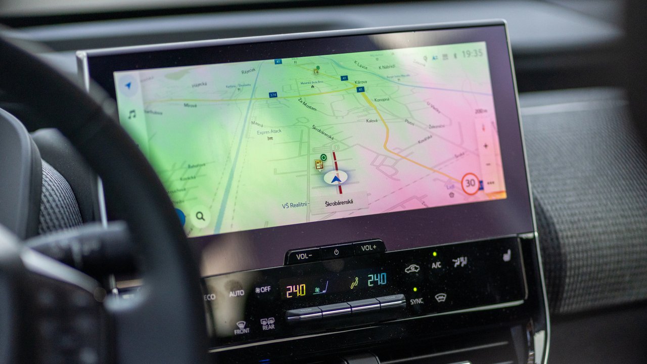 Android Auto i Apple CarPlay będą mieli konkurenta. Nie uwierzycie, jakiego