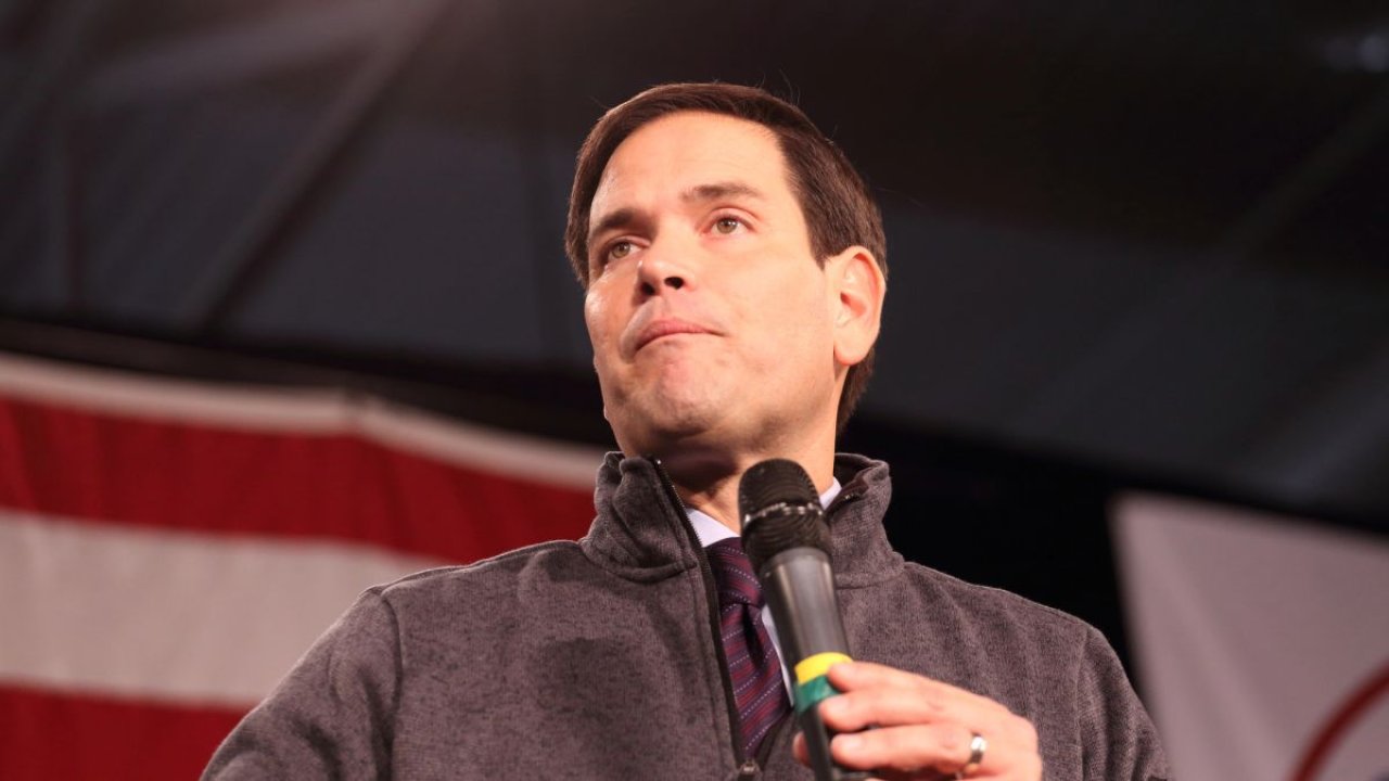 AI podszyła się pod senatora. Fałszywe wiadomości trafiły do dyplomatów