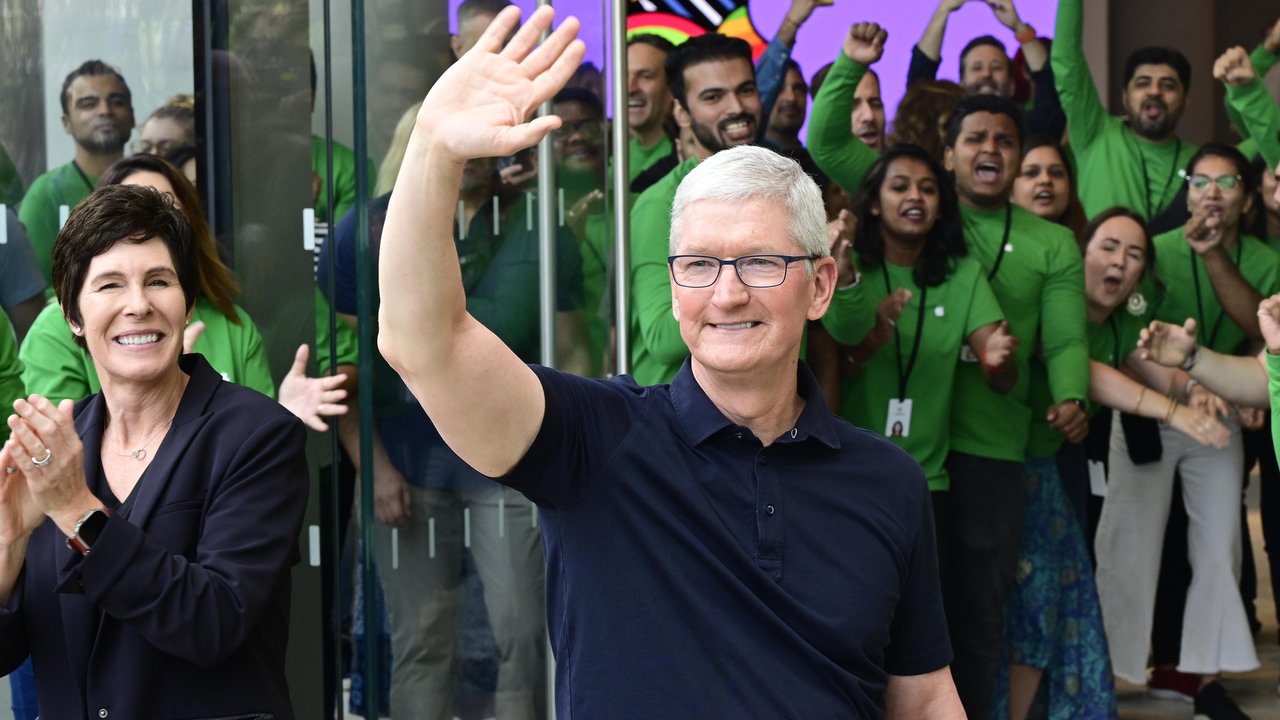 Tim Cook może spać spokojnie. Nie wyrzucą go z Apple