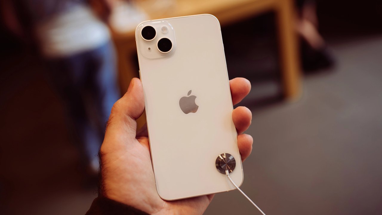 Składany iPhone coraz bliżej. Znamy możliwą specyfikację i cenę