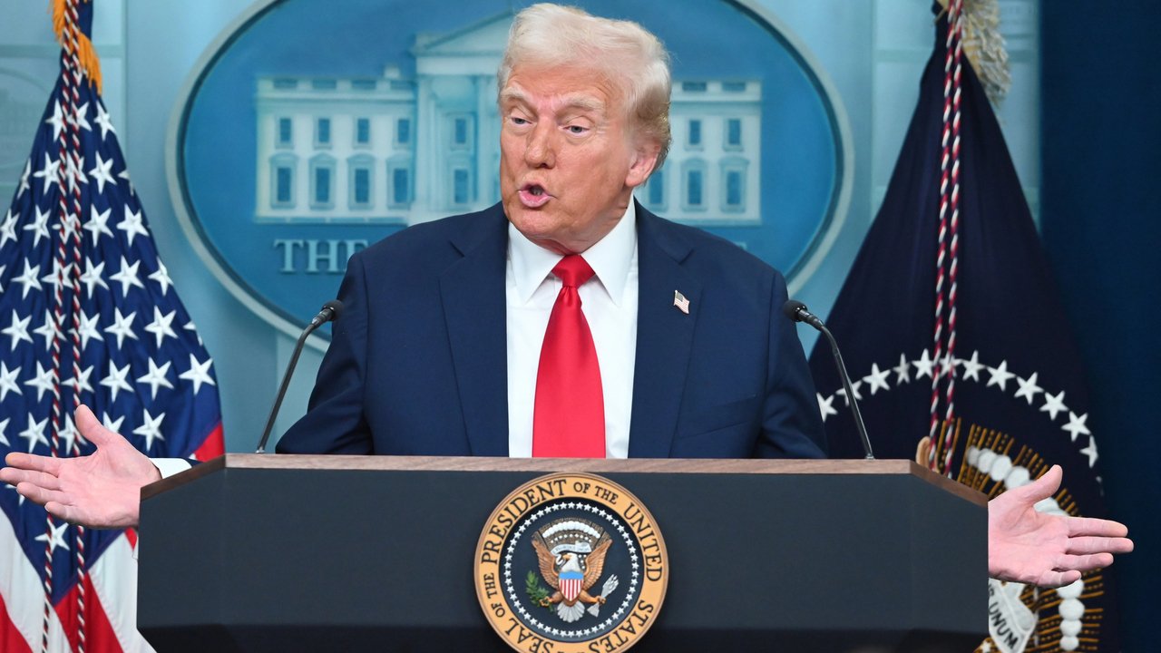 Koniec z "woke" AI? Trump stawia na neutralność sztucznej inteligencji