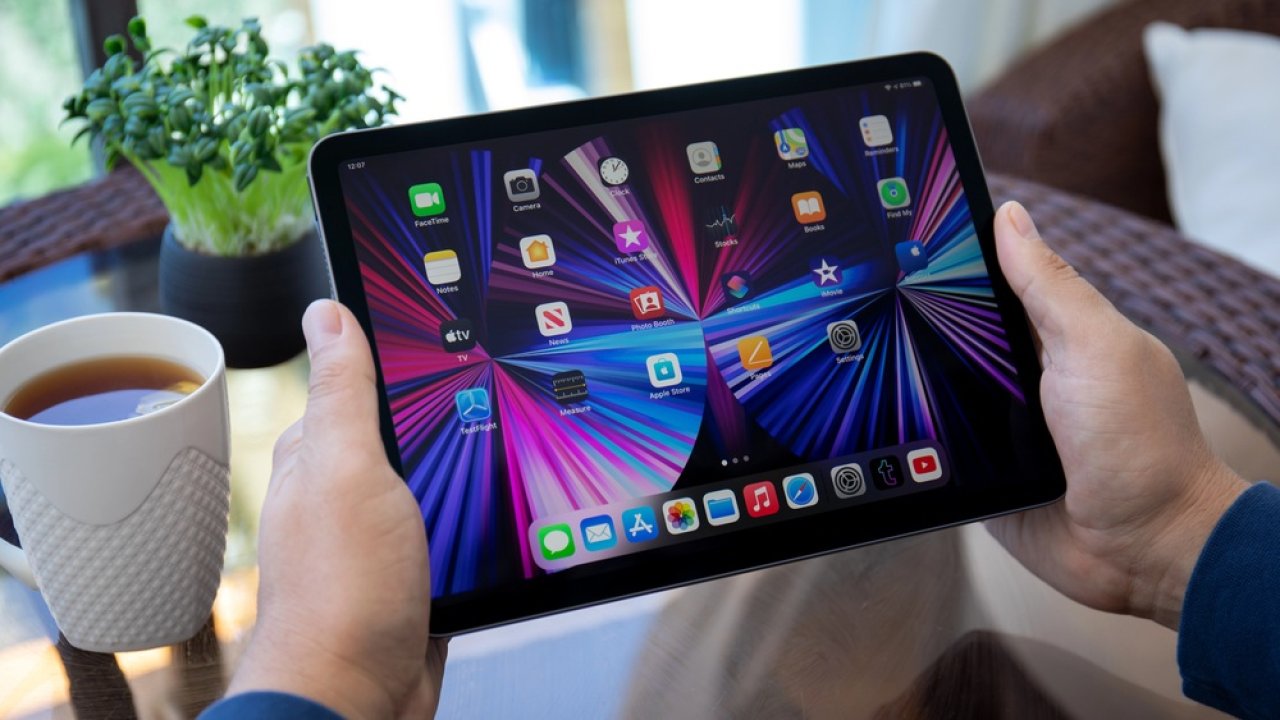 Apple dorzuca drugi aparat. Nowy iPad będzie cudakiem, ale to dobrze